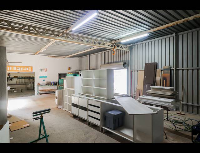 480M² FACTORY FOR SALE IN THE HILL